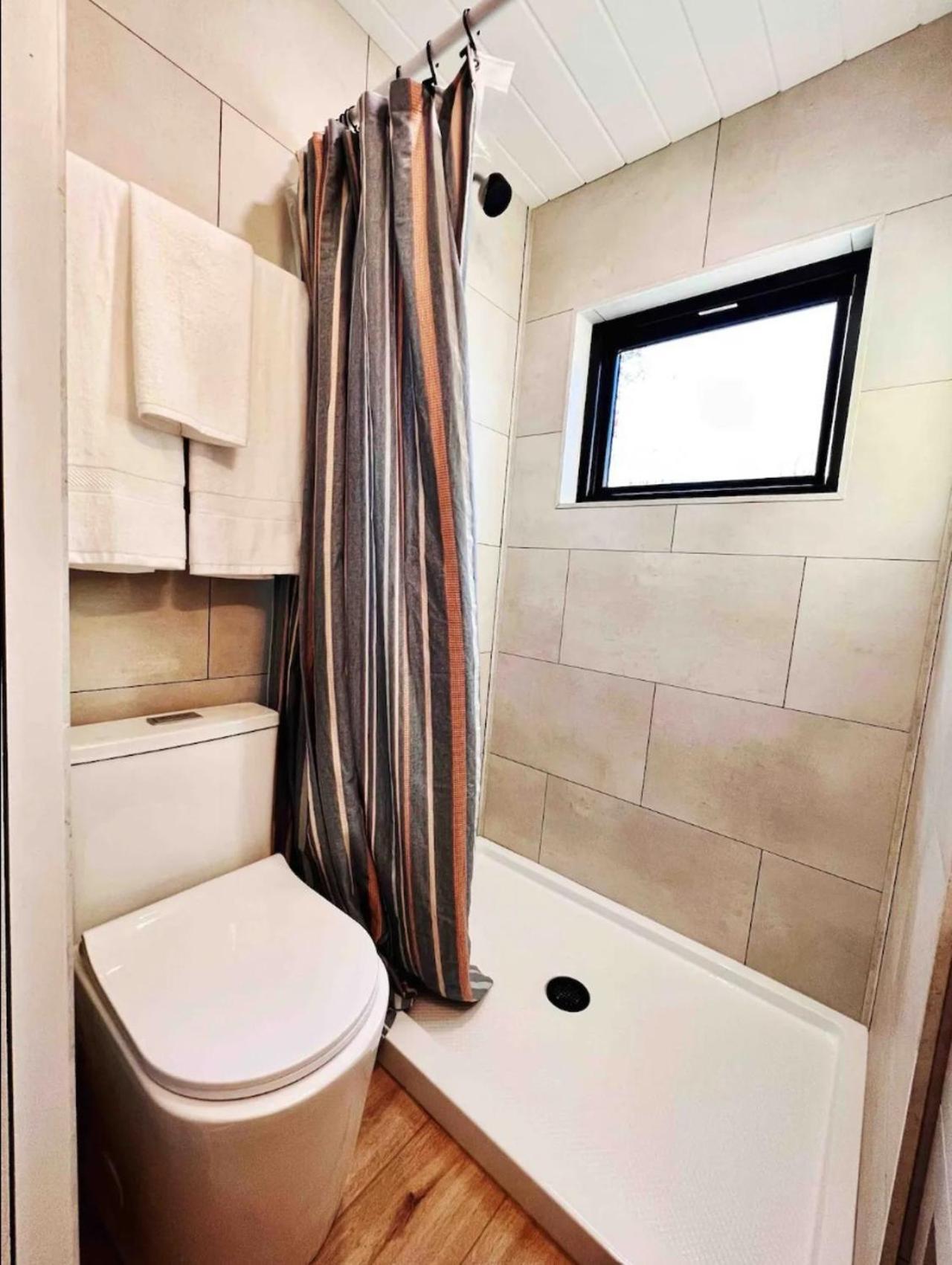 The Endeavor Tiny Home! อลิซาเบธทาวน์ ภายนอก รูปภาพ